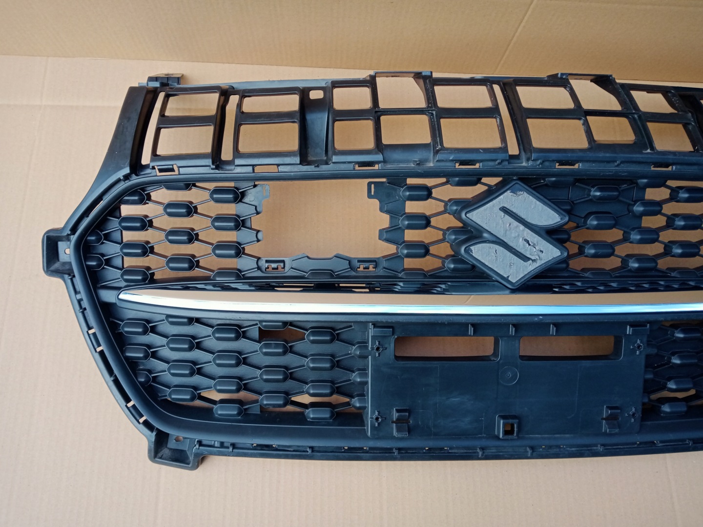 Suzuki Swift I AA Kühlergrill FRONTGRILL Kühlergitter 7174179S0 - Thumbnail 2