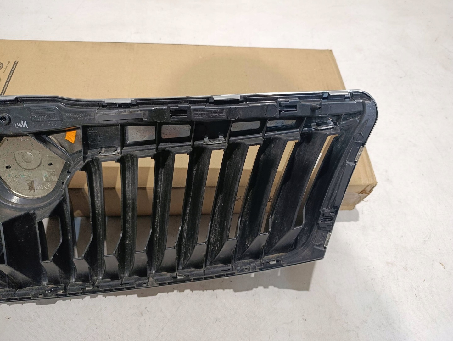 Skoda Octavia 1U Kühlergrill FRONTGRILL Kühlergitter 1Z0853661A - Thumbnail 8