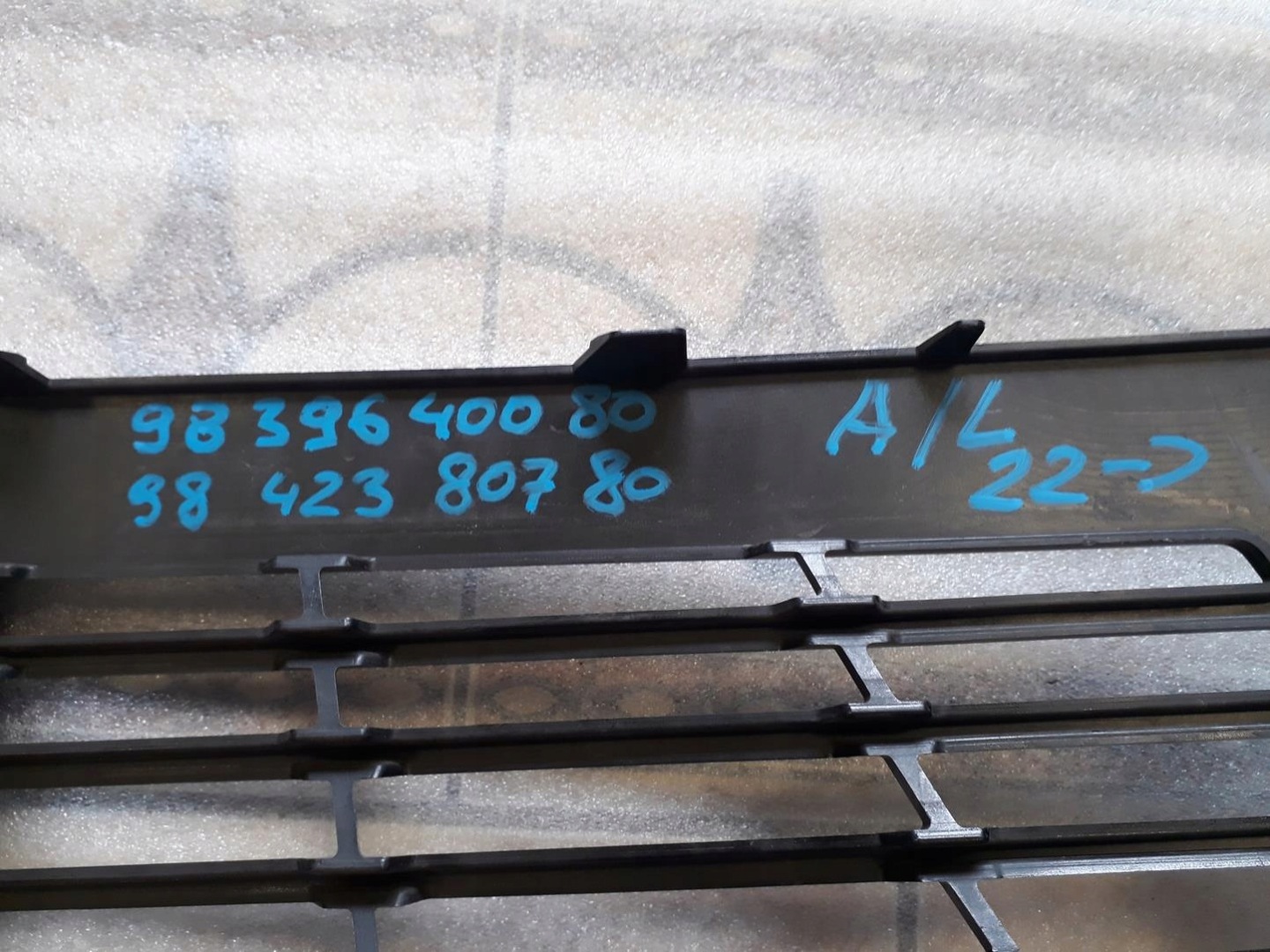 Opel Astra Kühlergrill FRONTGRILL Kühlergitter 98396400 - Thumbnail 4