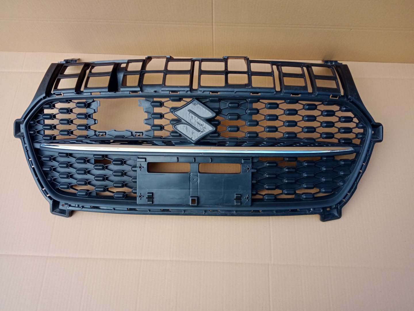 Suzuki Swift I AA Kühlergrill FRONTGRILL Kühlergitter 7174179S0 - Thumbnail 1
