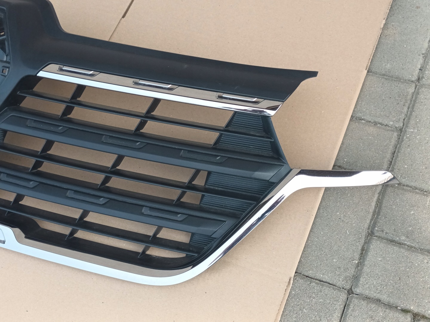 Renault Trafic L Kühlergrill FRONTGRILL Kühlergitter 623103743R - Thumbnail 5
