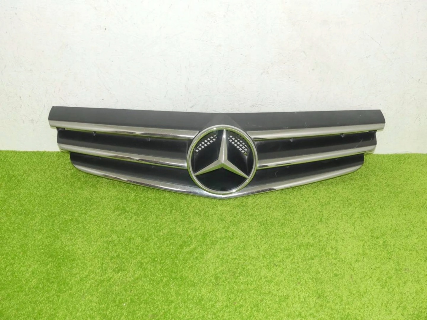 Mercedes-Benz C-Klasse W203 Kühlergrill FRONTGRILL Kühlergitter A2038801583 - Thumbnail 1