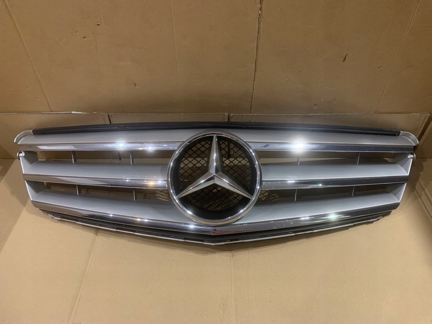 Mercedes-Benz C-Klasse W204 Kühlergrill FRONTGRILL Kühlergitter A2048800023 - Thumbnail 1