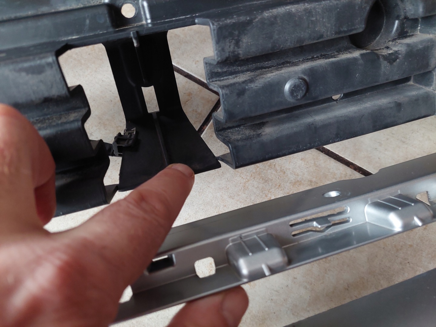 Ford Kuga II Mk2 Kühlergrill FRONTGRILL Kühlergitter - Thumbnail 5