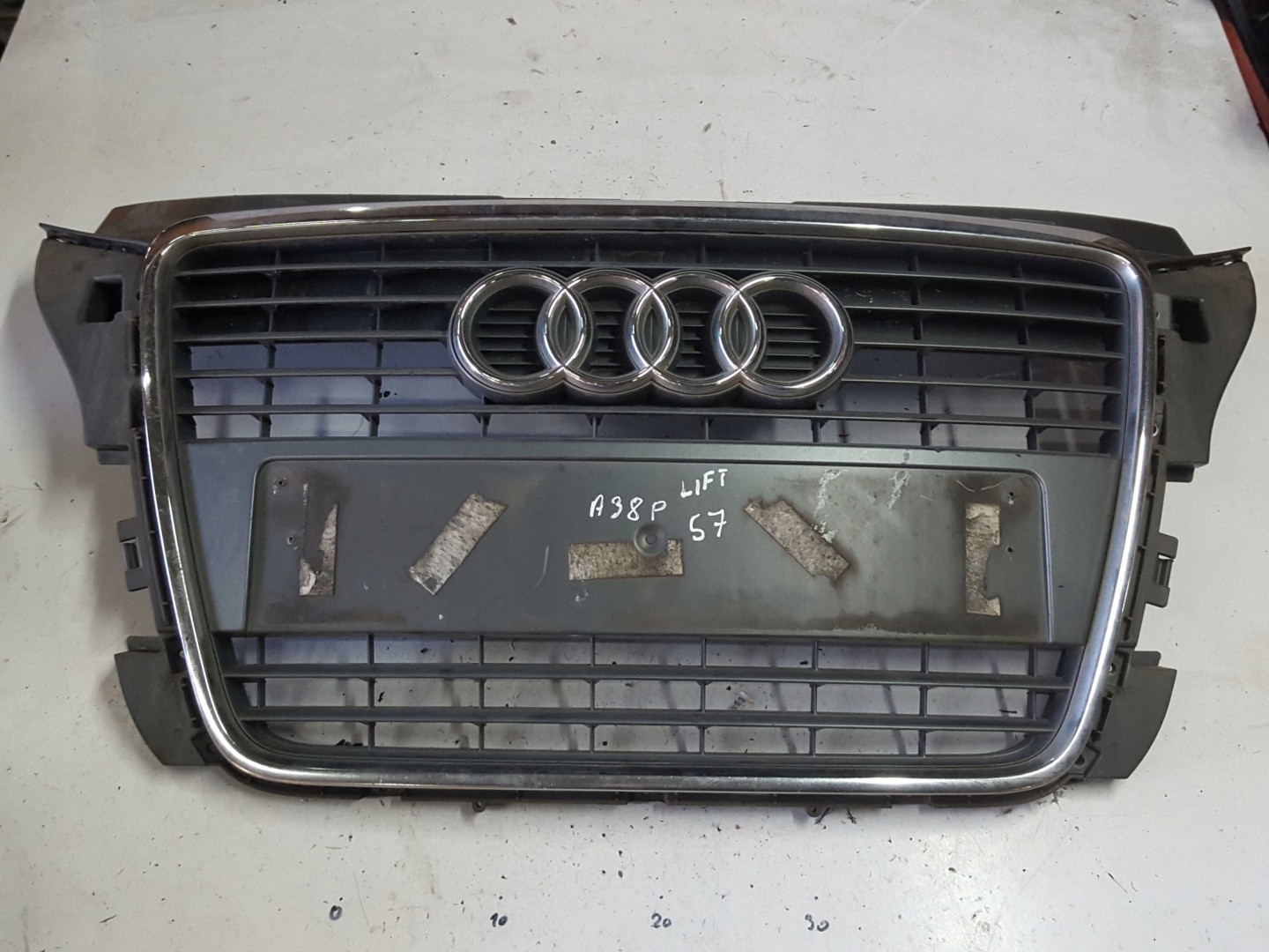 Audi A3 8P Kühlergrill FRONTGRILL Kühlergitter 8P0853037 - Thumbnail 1