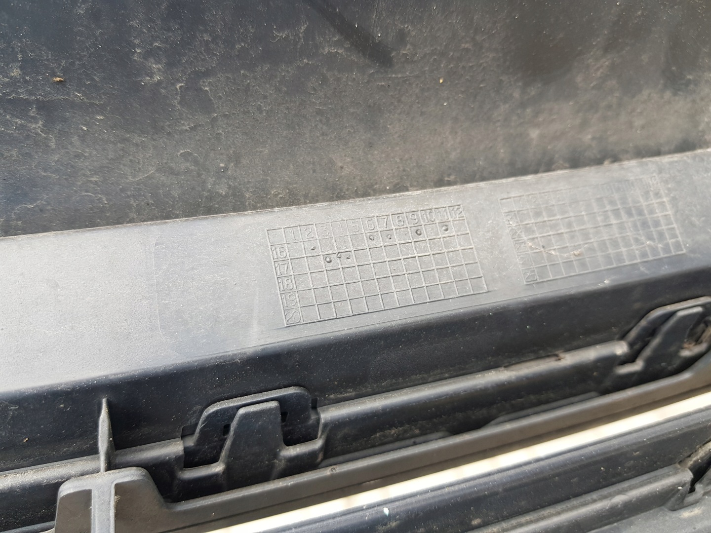 VW Golf V Kühlergrill FRONTGRILL Kühlergitter 5G0853651CQ - Thumbnail 5