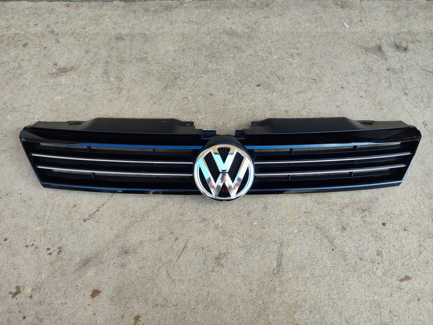 VW Jetta 5C6 Kühlergrill FRONTGRILL Kühlergitter 5C6853653 - Thumbnail 1
