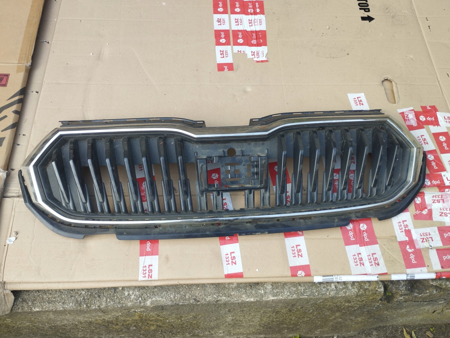 Skoda Fabia 6Y Kühlergrill FRONTGRILL Kühlergitter 6VA853653A - Thumbnail 1