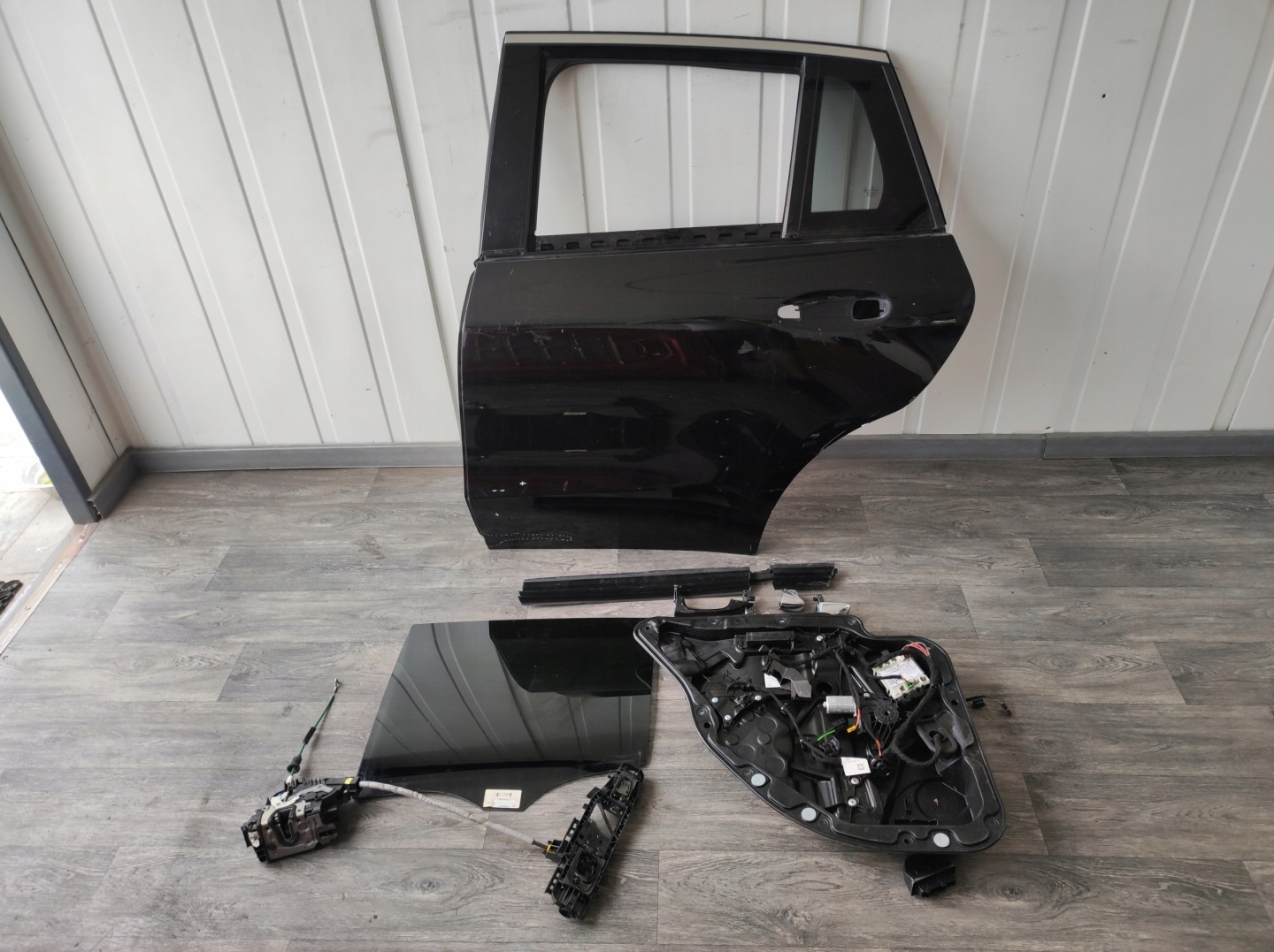 Mercedes-Benz EQC N293 Tür Hinten Links Door Porta Porte - Thumbnail 1