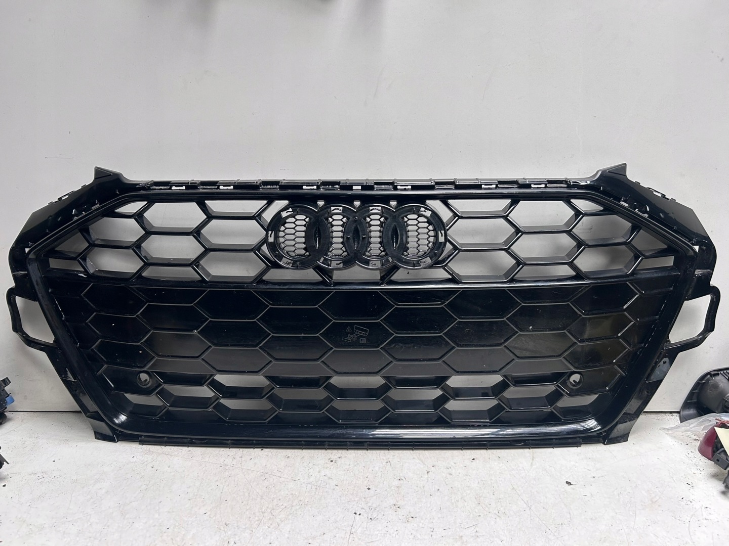 Audi A4 B9 Kühlergrill FRONTGRILL Kühlergitter 8W0853651EB - Thumbnail 1
