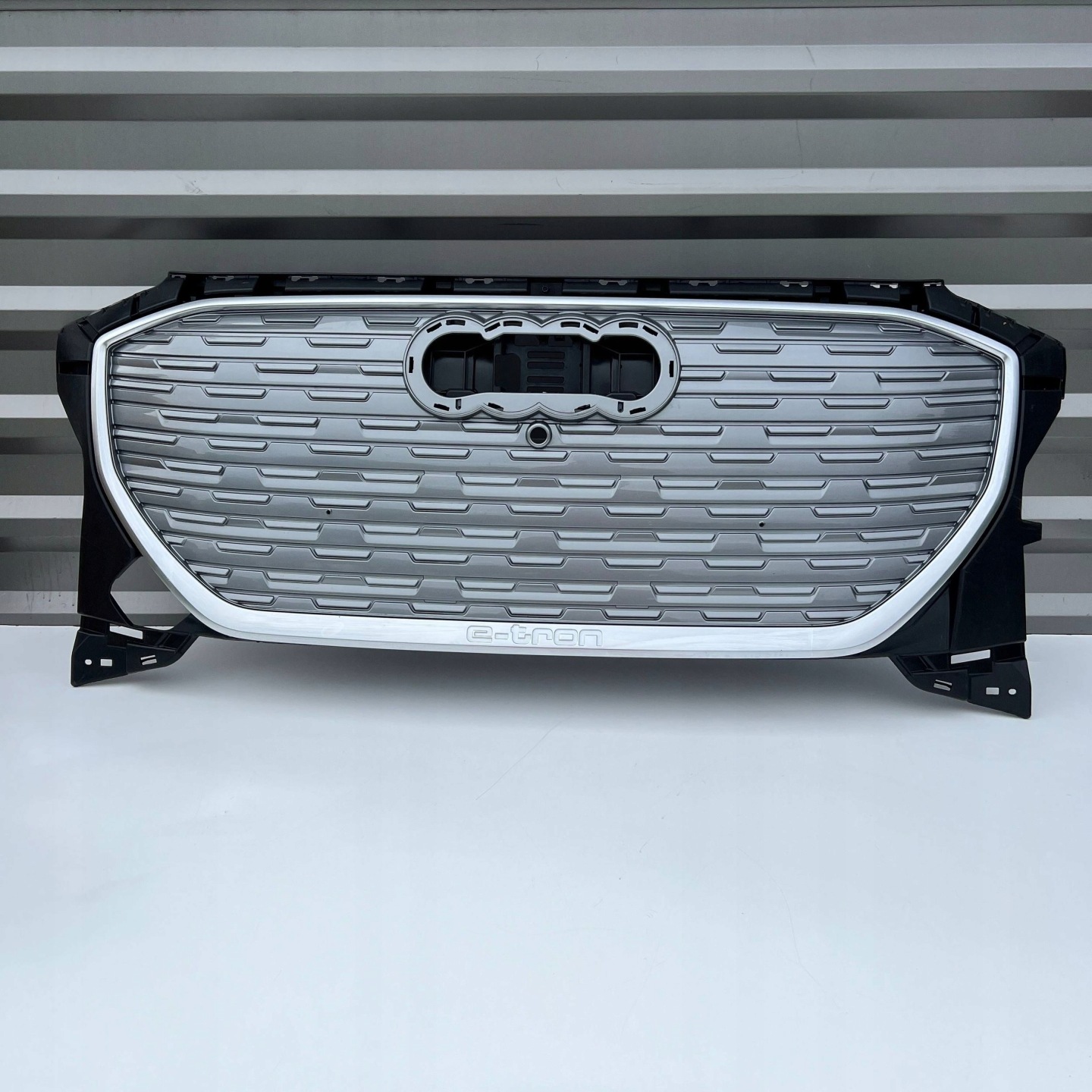 Audi Q4 Kühlergrill FRONTGRILL Kühlergitter 89A807233 - Thumbnail 1