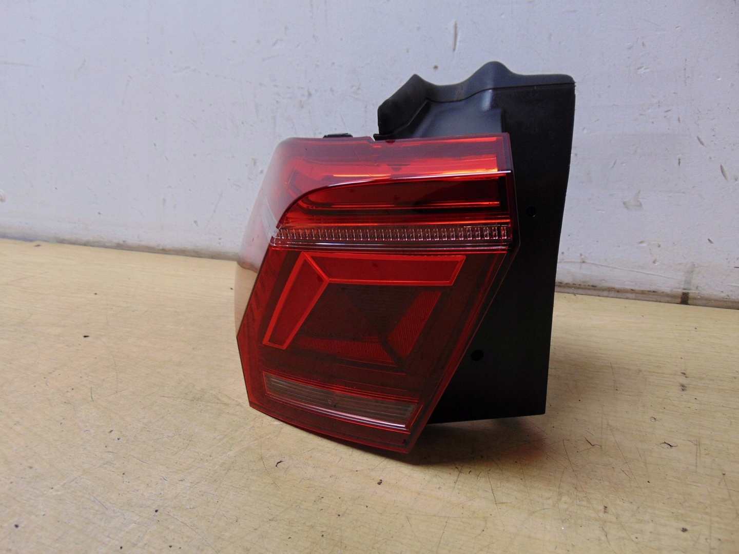 VW Tiguan Rückleuchte 5NA945207J Rearlamp - Thumbnail 7
