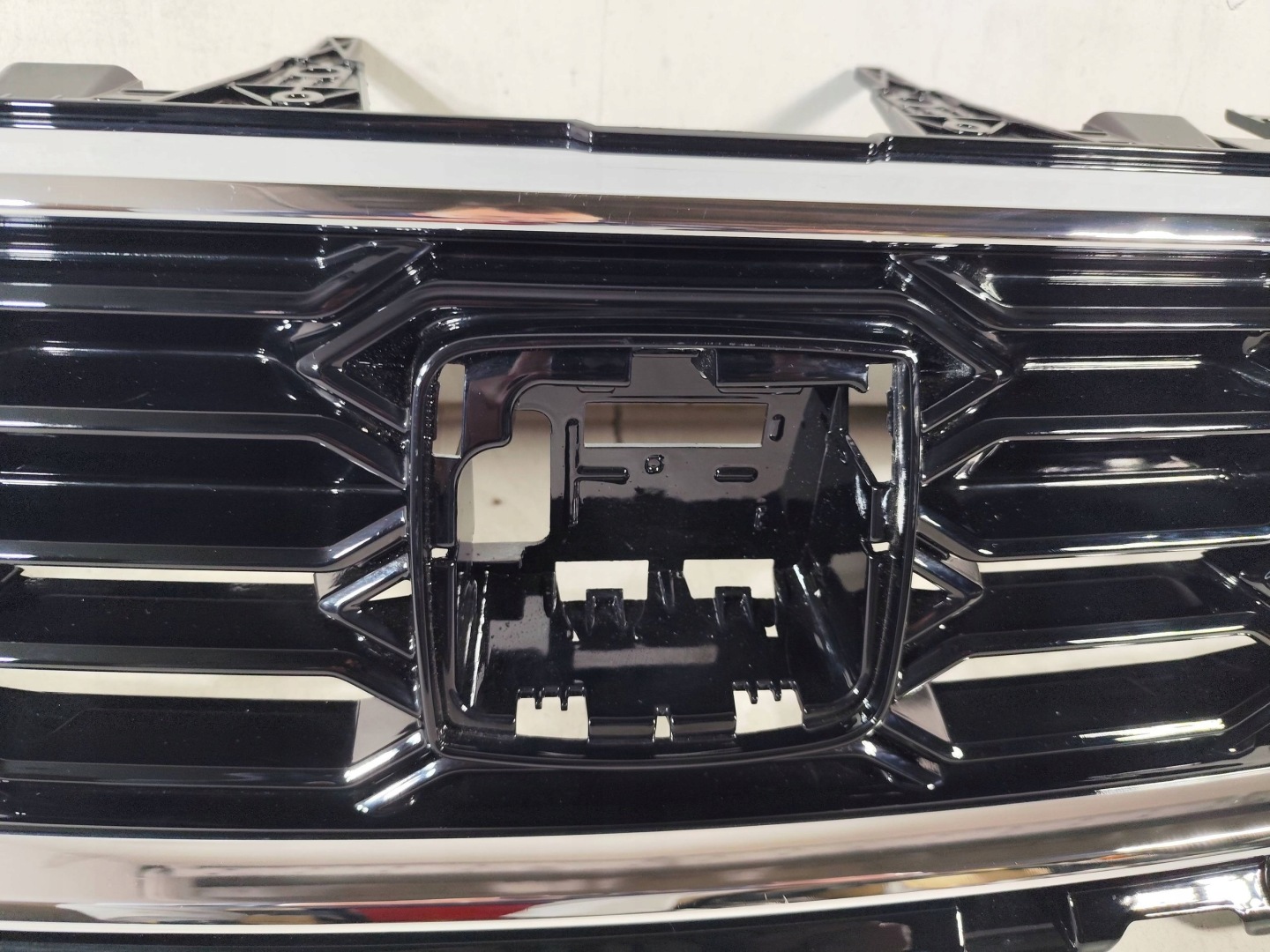 SEAT Ateca 575 Kühlergrill FRONTGRILL Kühlergitter 575853654E - Thumbnail 6