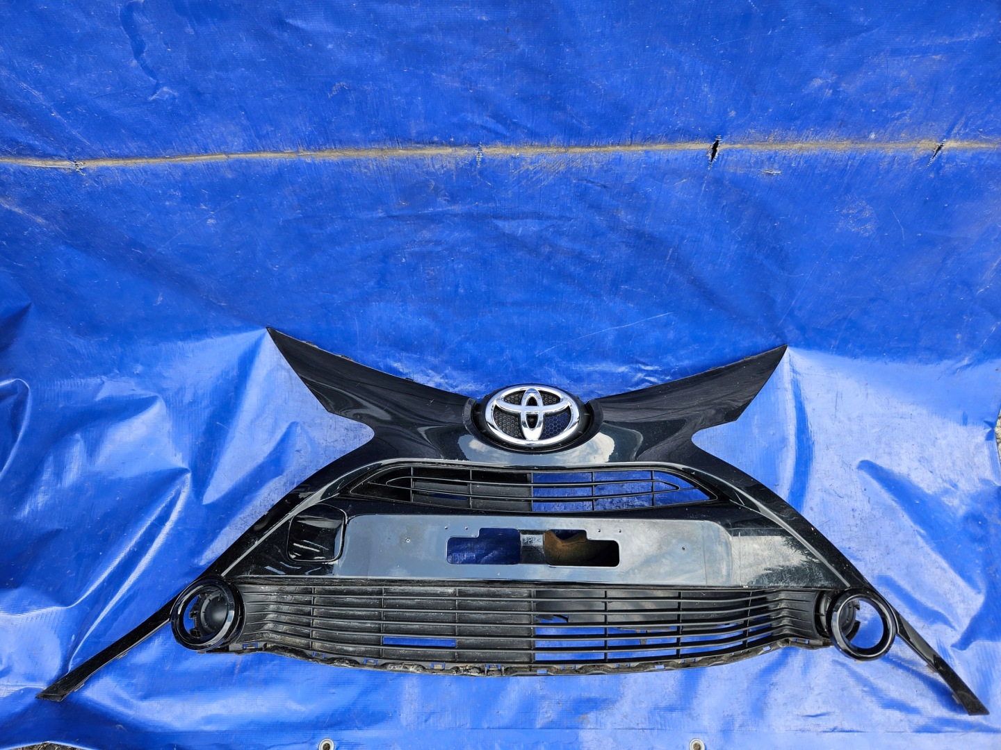 Toyota Aygo AB7 Kühlergrill FRONTGRILL Kühlergitter 521120H020 - Thumbnail 1