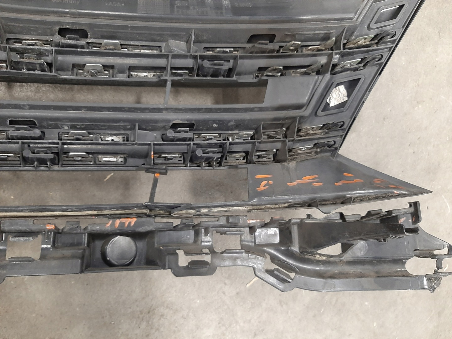 VW Tiguan Kühlergrill FRONTGRILL Kühlergitter 5N0853653E - Thumbnail 11