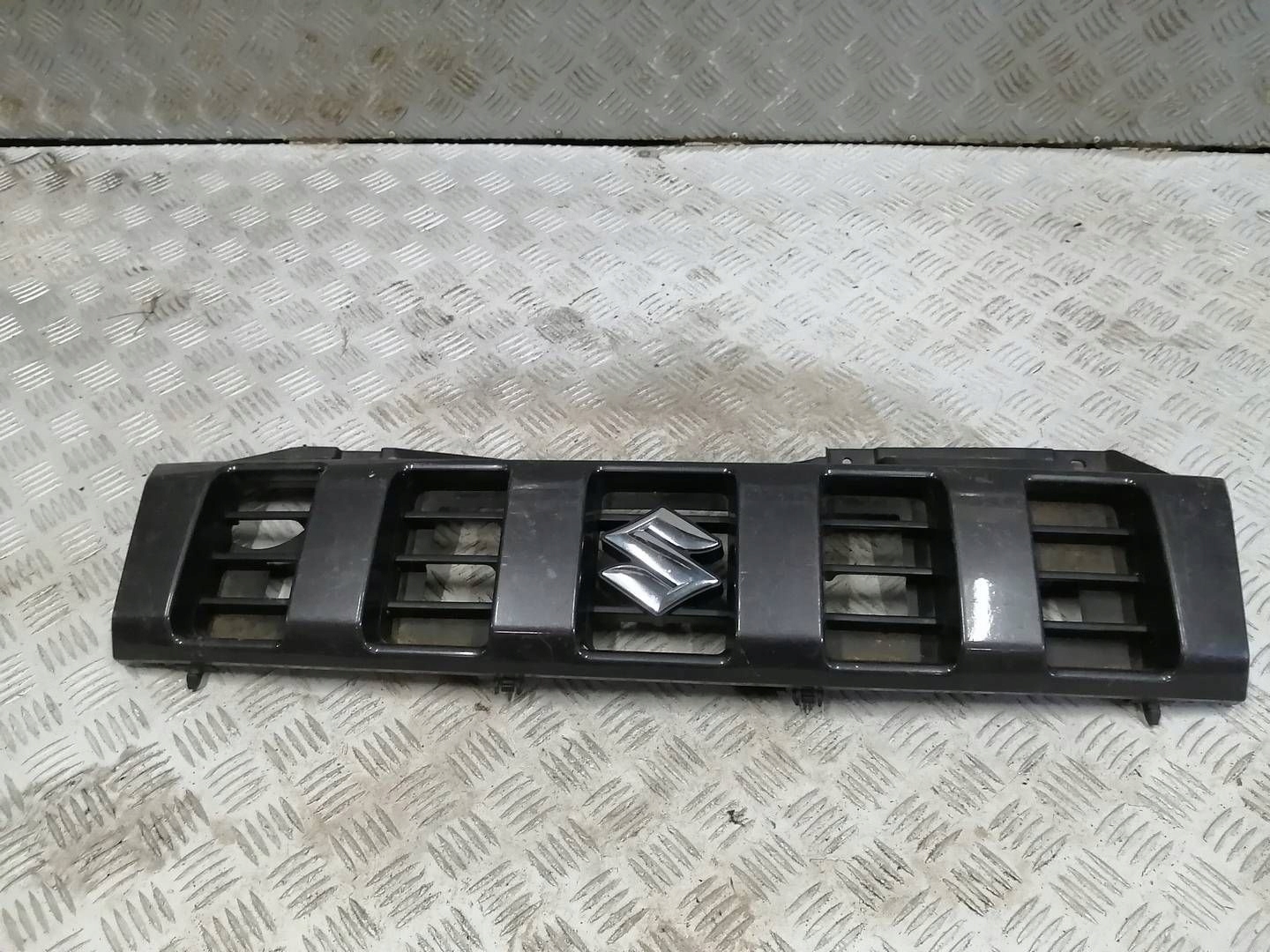 Suzuki Jimny I Kühlergrill FRONTGRILL Kühlergitter 7211157M0 - Thumbnail 1