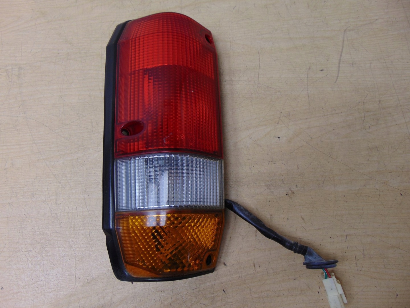 Toyota Land Cruiser J7/J9/J12/J15/J25 J7 Rückleuchte Rearlamp - Thumbnail 1