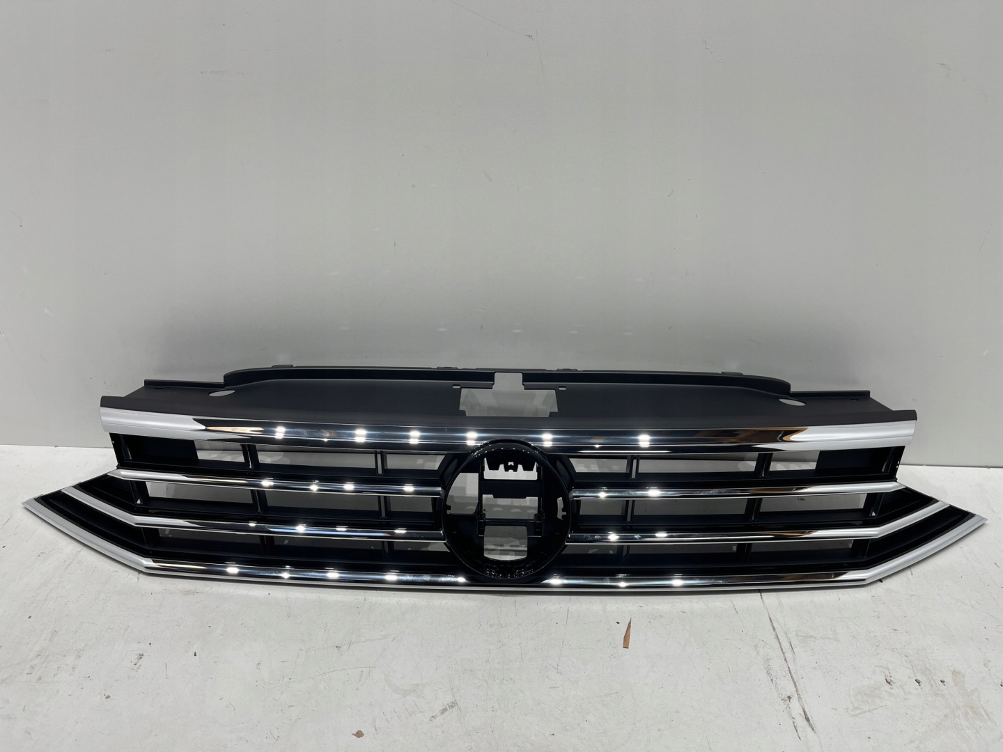VW Passat B8 Kühlergrill FRONTGRILL Kühlergitter - Thumbnail 1