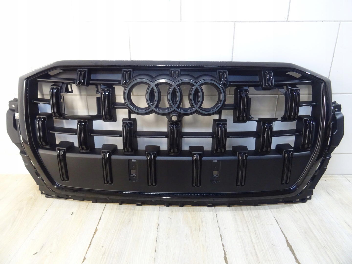 Audi Q7 Kühlergrill FRONTGRILL Kühlergitter 4M0853651BJ - Thumbnail 1