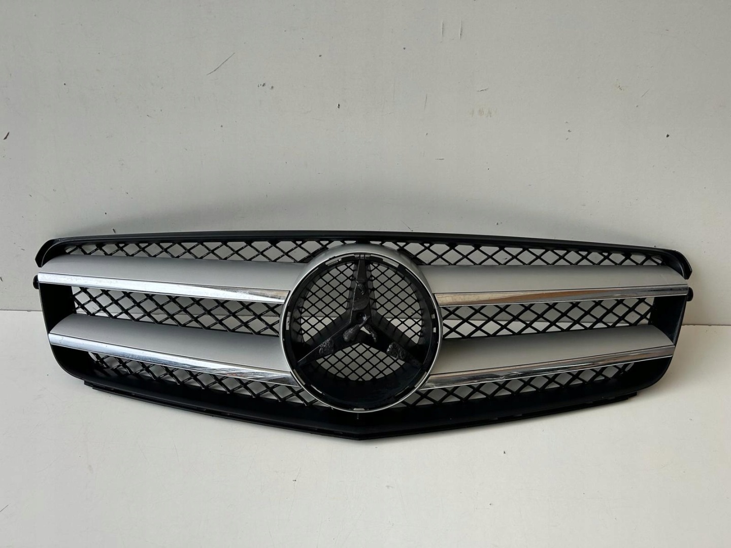 Mercedes-Benz C-Klasse W204 Kühlergrill FRONTGRILL Kühlergitter A2048802083 - Thumbnail 1