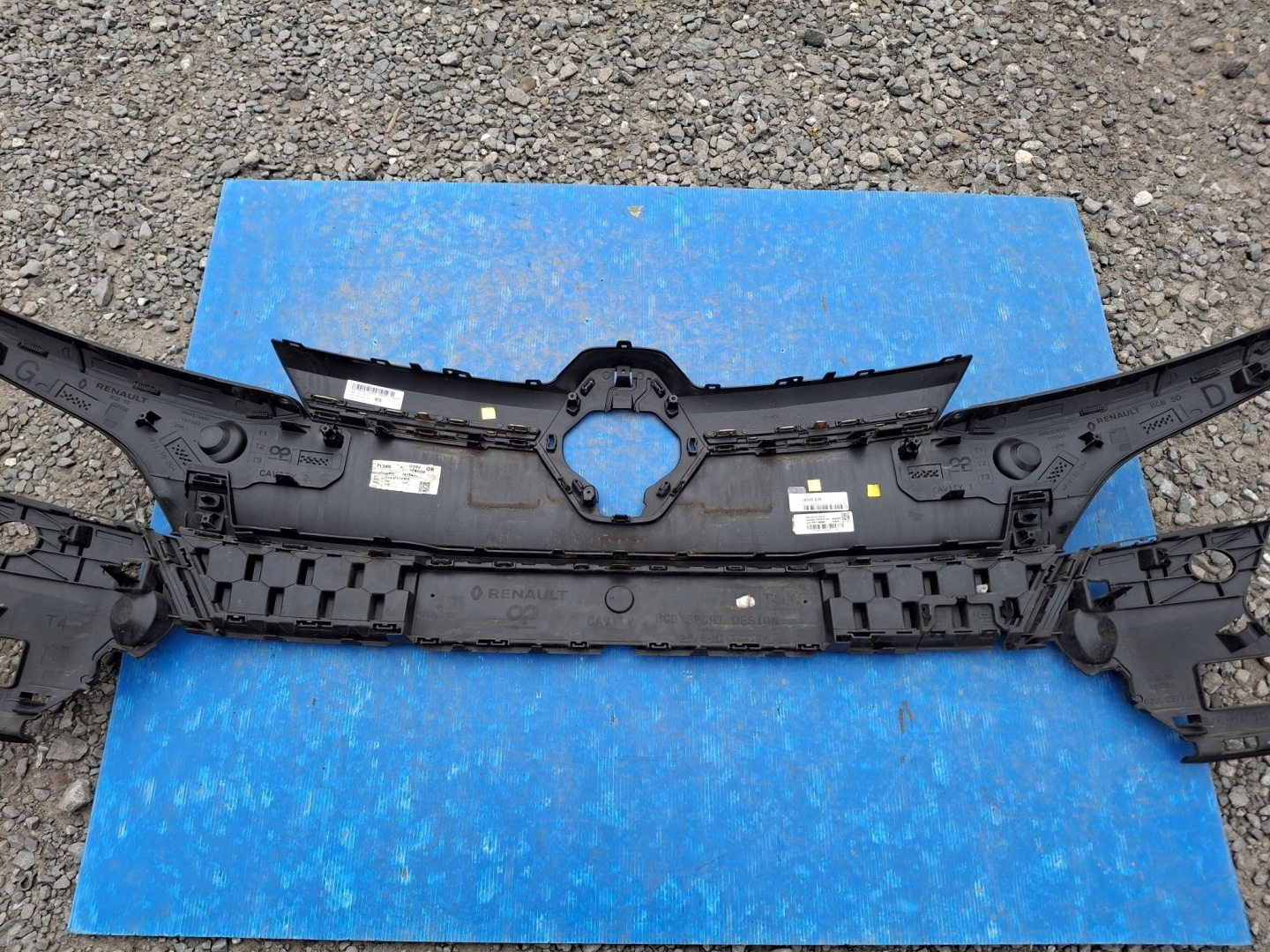 Renault MĂ©gane V RCB Kühlergrill FRONTGRILL Kühlergitter 620321520R - Thumbnail 4