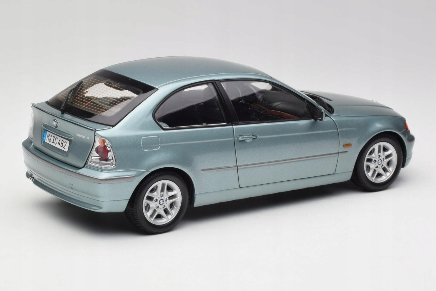 京商 BMW 325ti Compact 1:18ダイキャスト