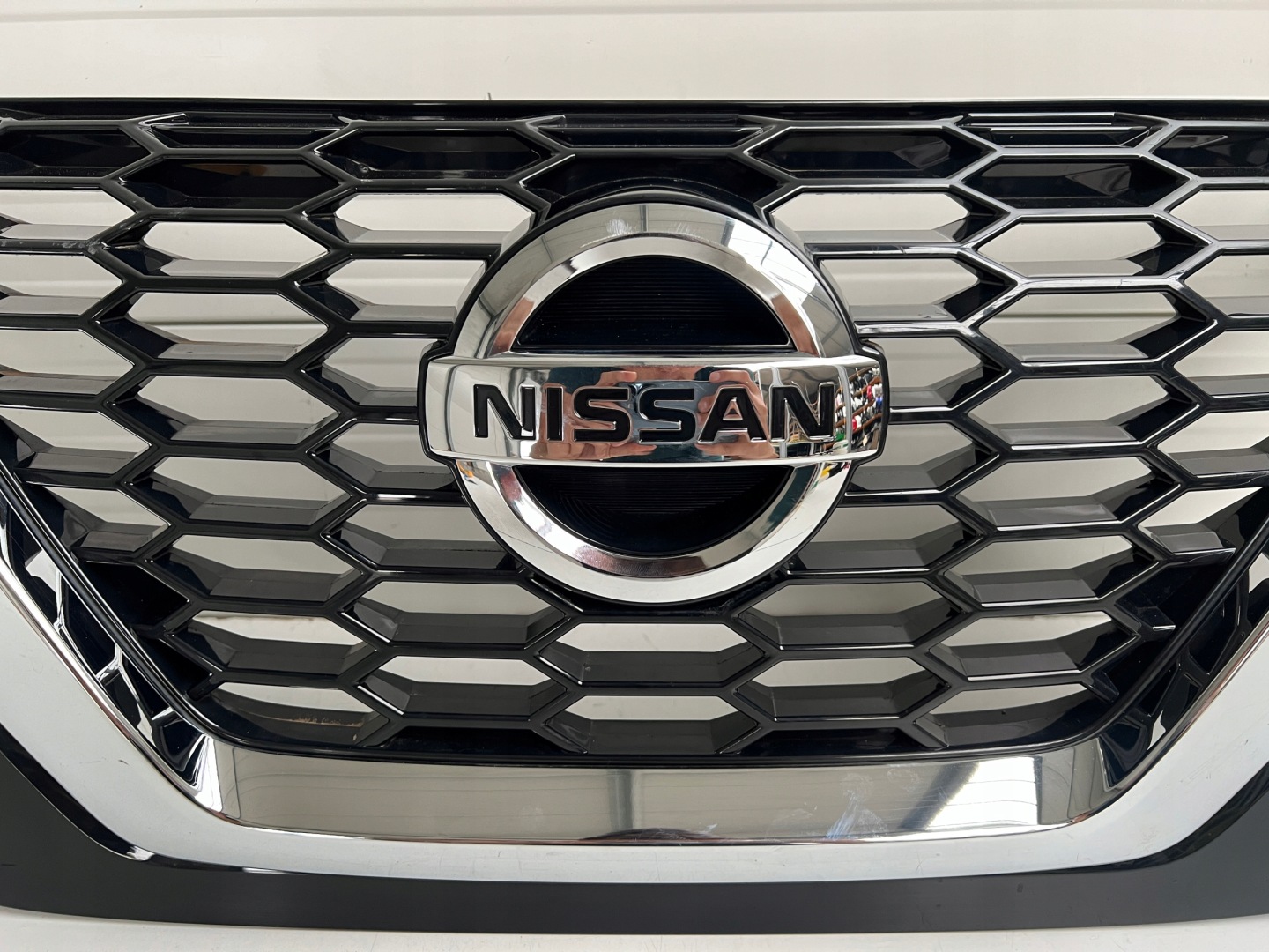 Nissan Juke F16 Kühlergrill FRONTGRILL Kühlergitter 623106PA0B - Thumbnail 6