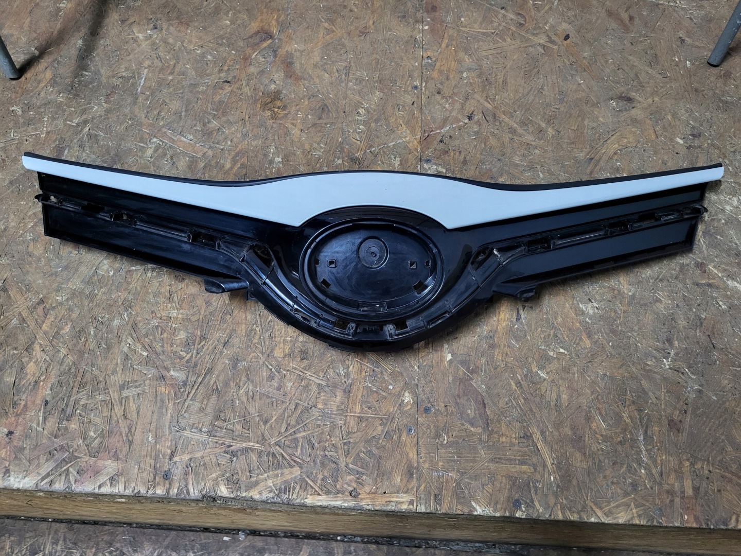 Toyota Yaris I P1 Kühlergrill FRONTGRILL Kühlergitter - Thumbnail 9