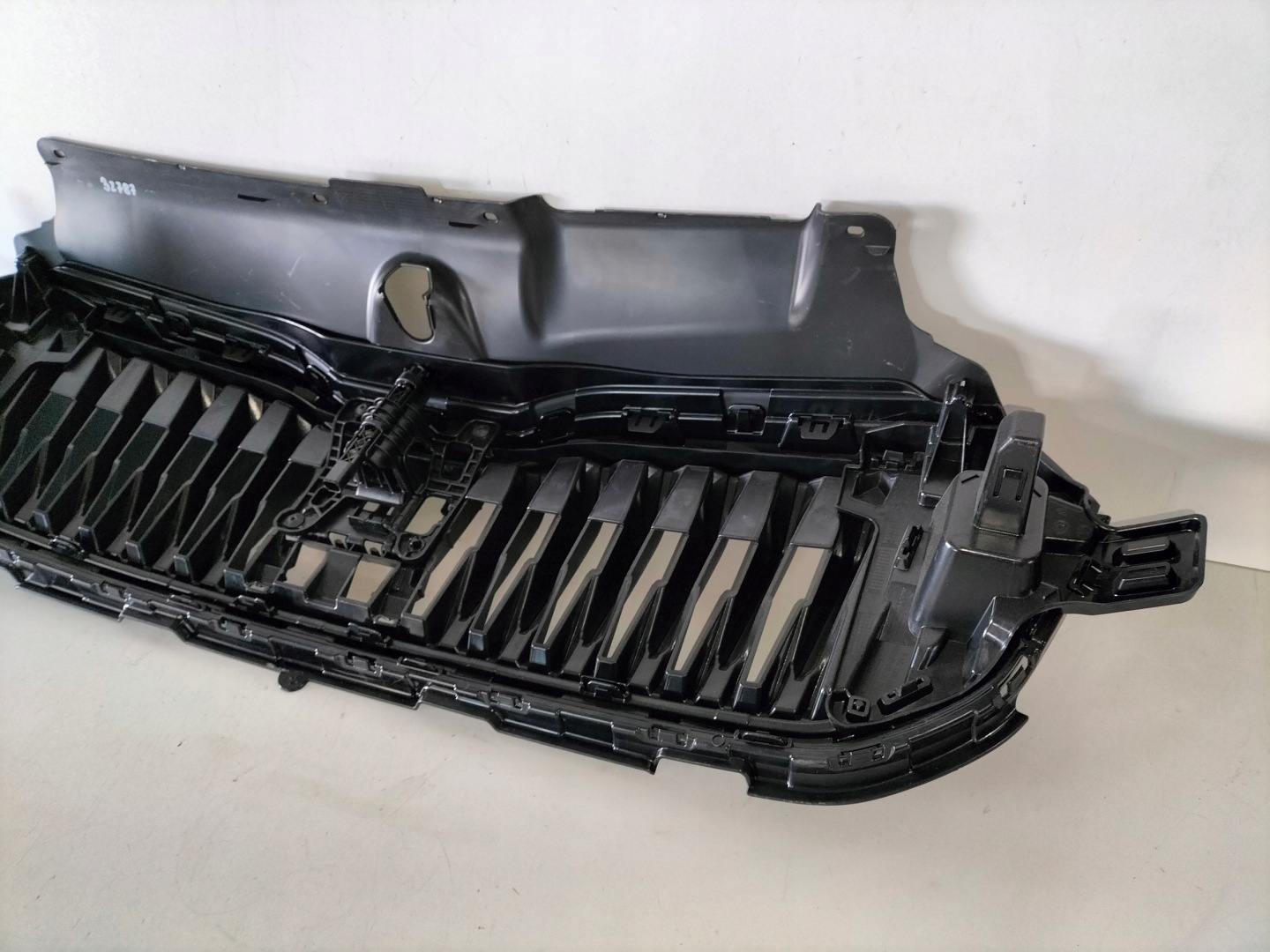 Skoda Scala 657 Kühlergrill FRONTGRILL Kühlergitter 657853653B - Thumbnail 9