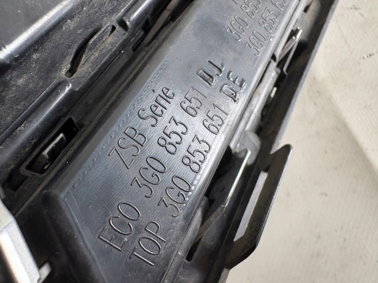 VW Passat B8 Kühlergrill FRONTGRILL Kühlergitter 3G0853653N - Thumbnail 9