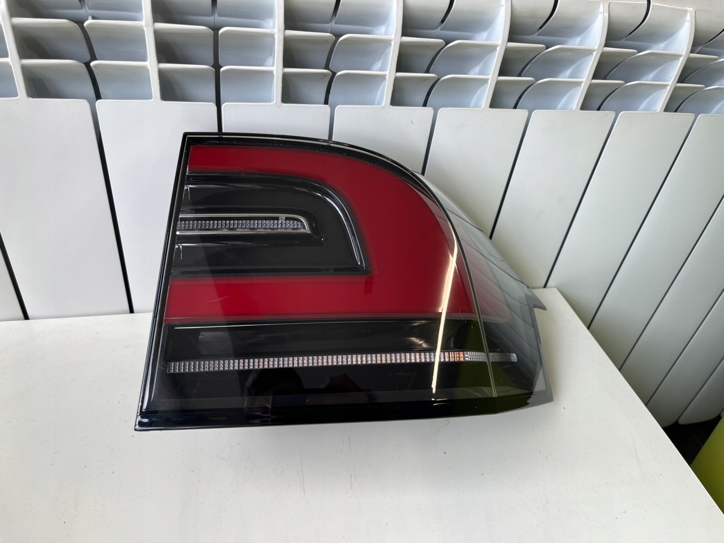 Tesla Model X 004 Rückleuchte 103433500A Rearlamp - Thumbnail 1