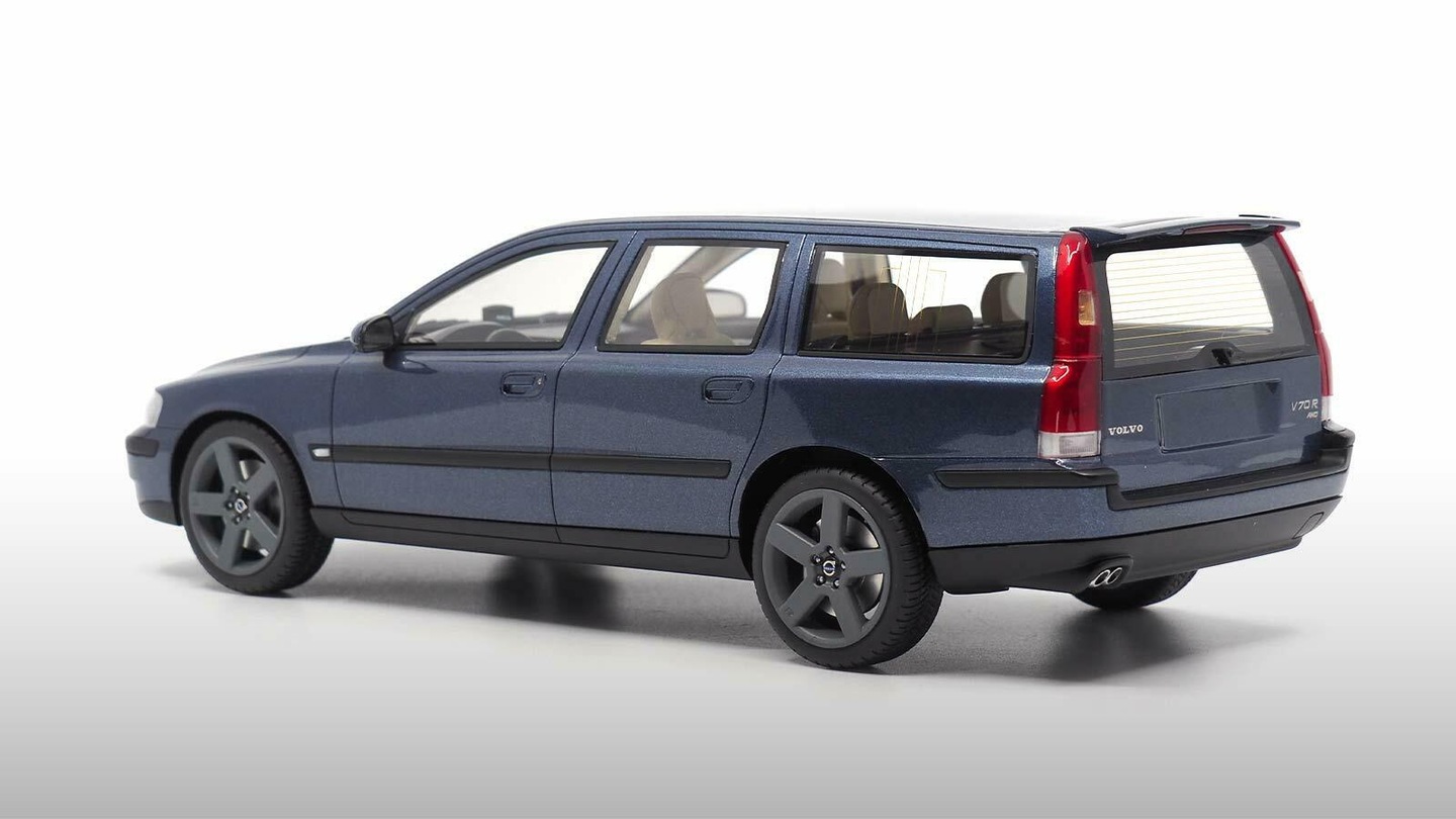 VOLVO V70 R Gen2 Cosmos Blue DNA Collectibles 1:18