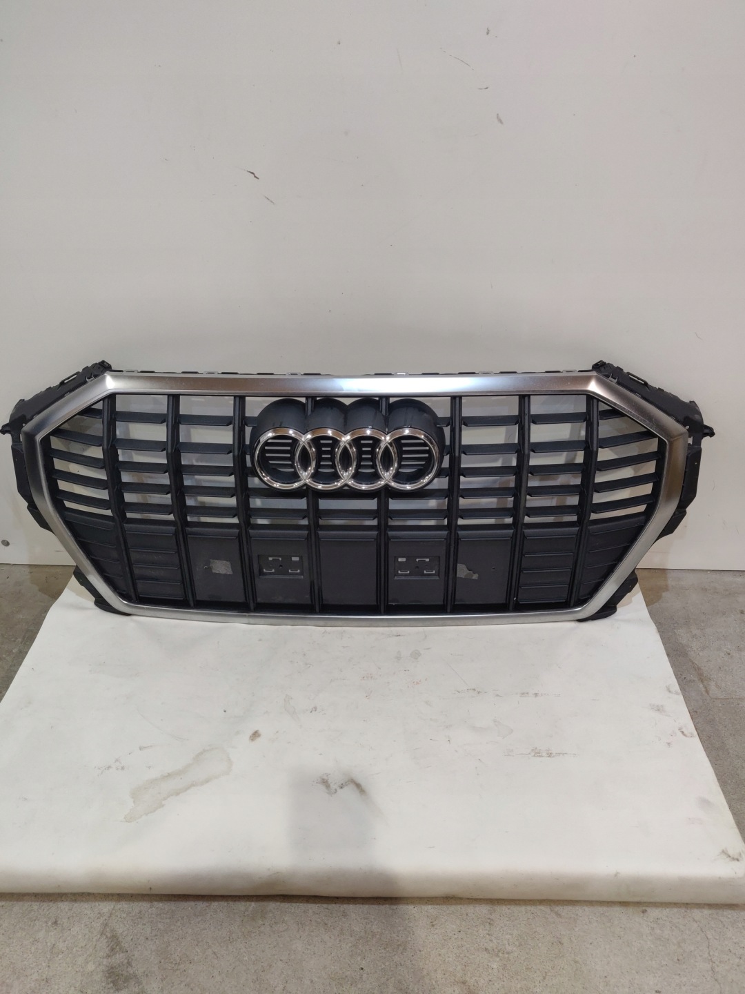 Audi Q3 Kühlergrill FRONTGRILL Kühlergitter 83A853651 - Thumbnail 1