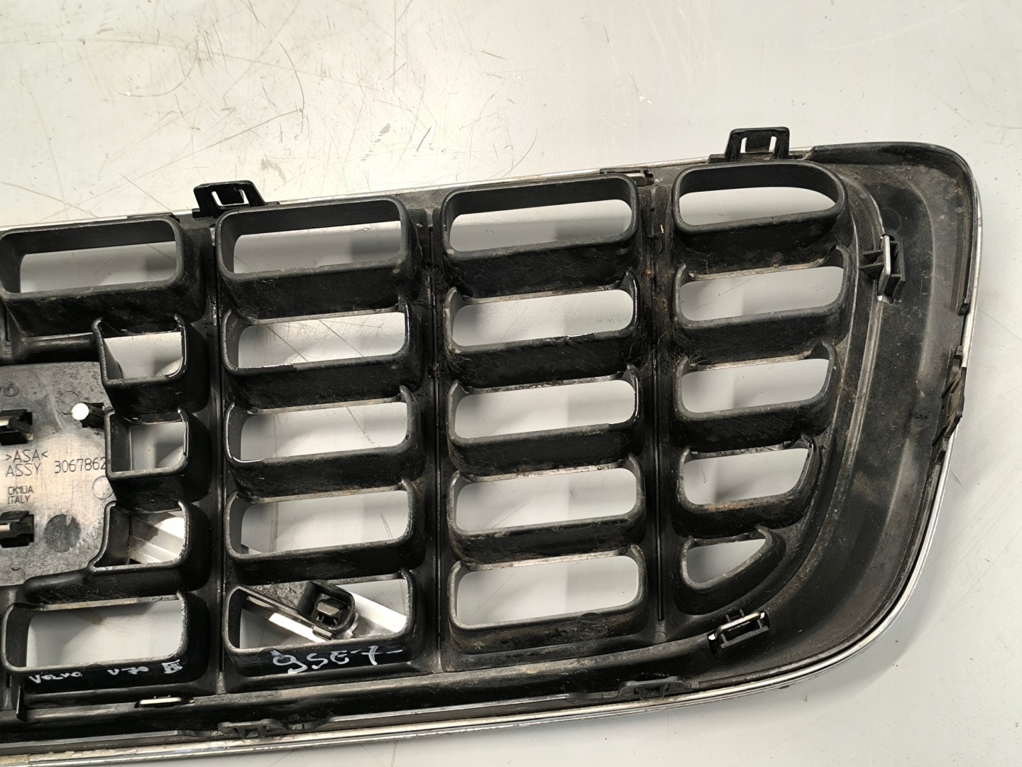 Volvo S70/V70/XC70 V70 Kühlergrill FRONTGRILL Kühlergitter 30678627 - Thumbnail 9