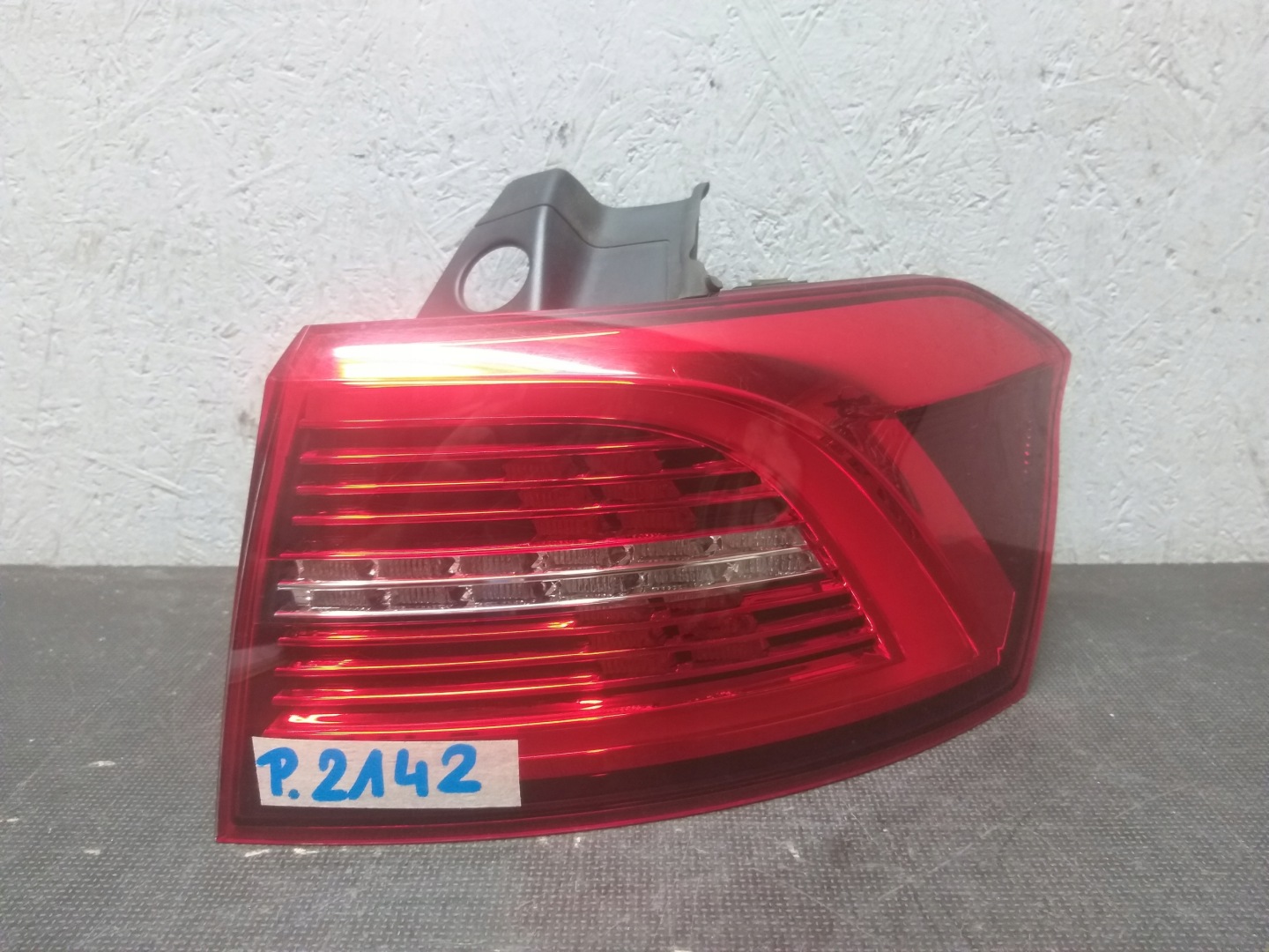 VW Passat B8 Rückleuchte 3G9945208J Rearlamp - Thumbnail 1