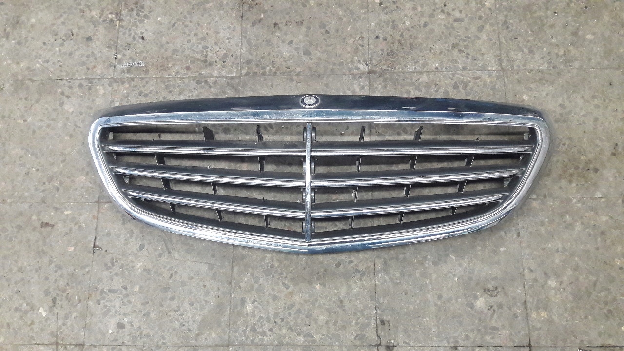 Mercedes-Benz C-Klasse W205 Kühlergrill FRONTGRILL Kühlergitter A2058806501 - Thumbnail 1