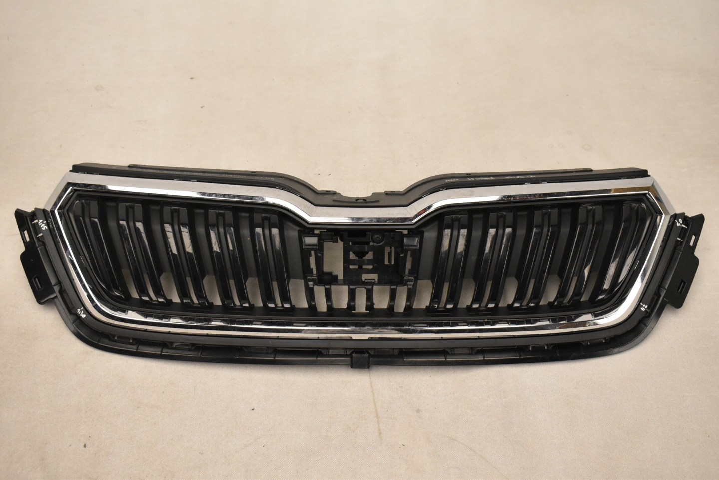 Skoda Scala 658 Kühlergrill FRONTGRILL Kühlergitter 658853653 - Thumbnail 1