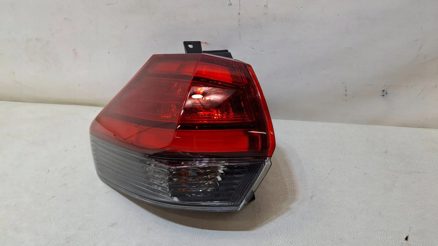 Nissan X-Trail T32 Rückleuchte Rearlamp - Thumbnail 1