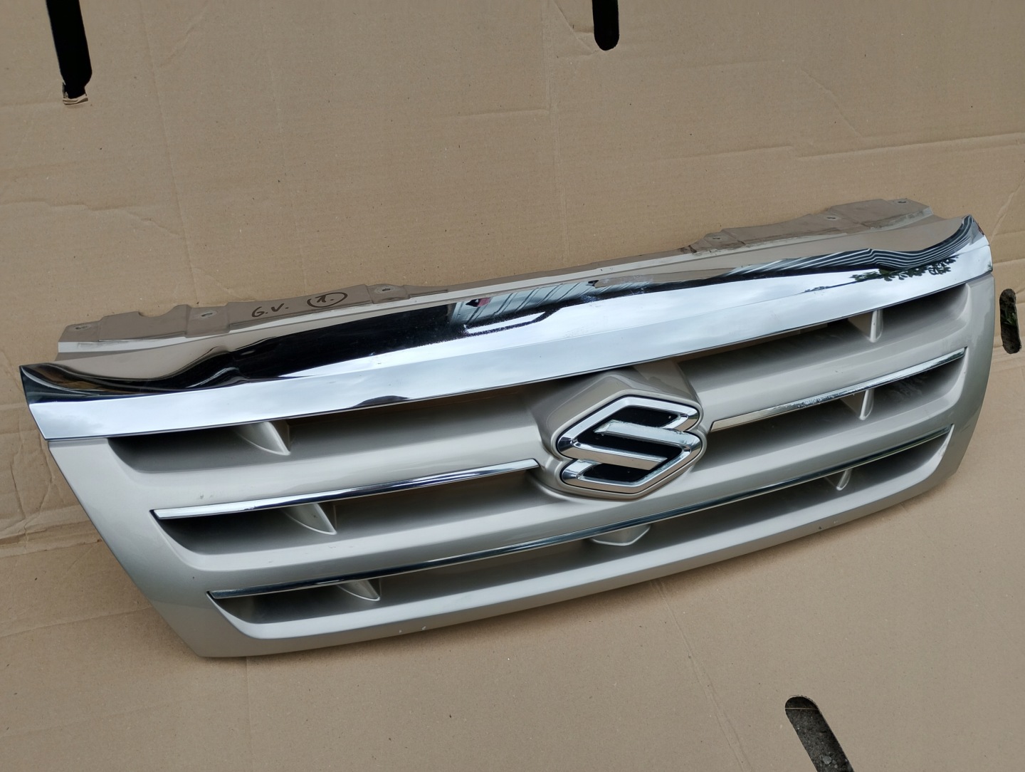 Suzuki Vitara I ET Kühlergrill FRONTGRILL Kühlergitter 7211152D00 - Thumbnail 1