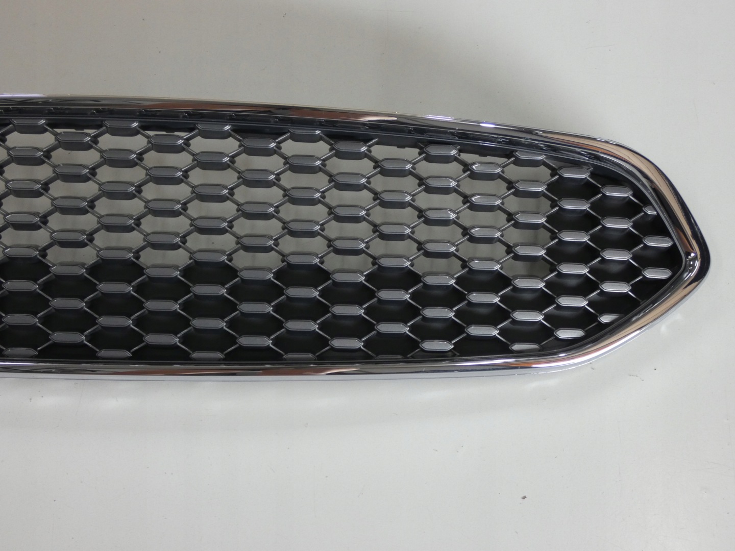 Ford Ka III KAF Mk3 Kühlergrill FRONTGRILL Kühlergitter - Thumbnail 3
