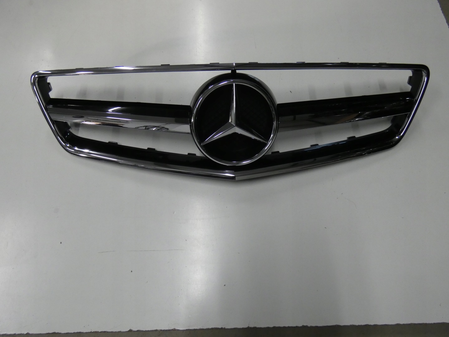 Mercedes-Benz CLS W218 Kühlergrill FRONTGRILL Kühlergitter A2188851023 - Thumbnail 1