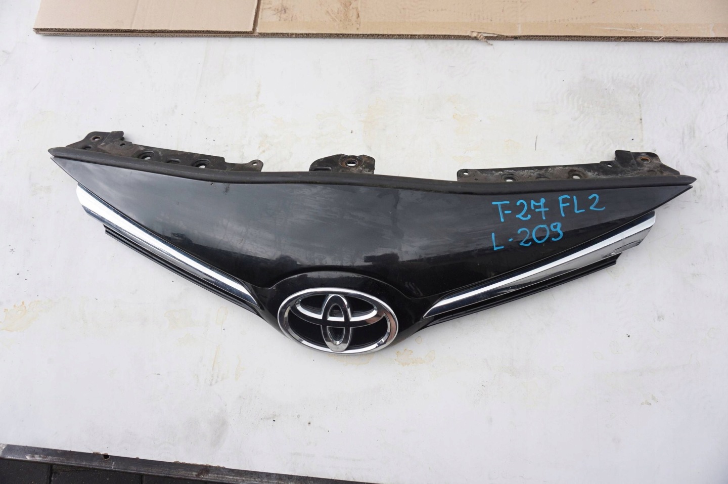 Toyota Avensis T27 Kühlergrill FRONTGRILL Kühlergitter - Image 1