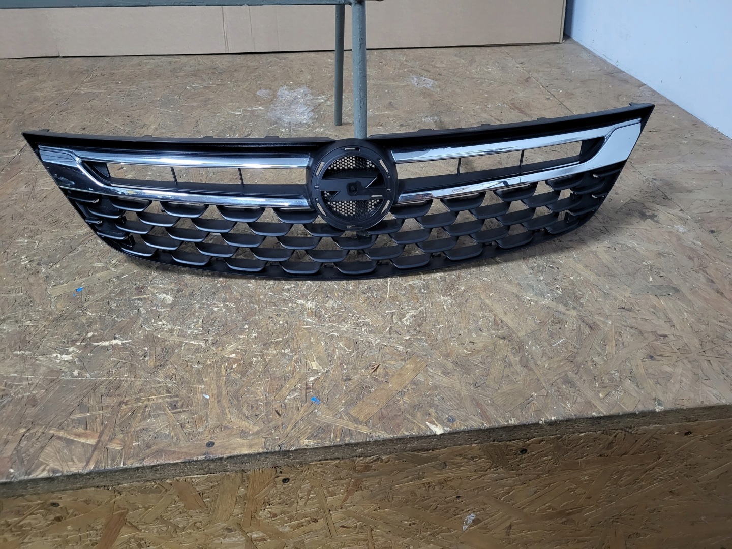 Opel Astra Kühlergrill FRONTGRILL Kühlergitter 98003185 - Thumbnail 1