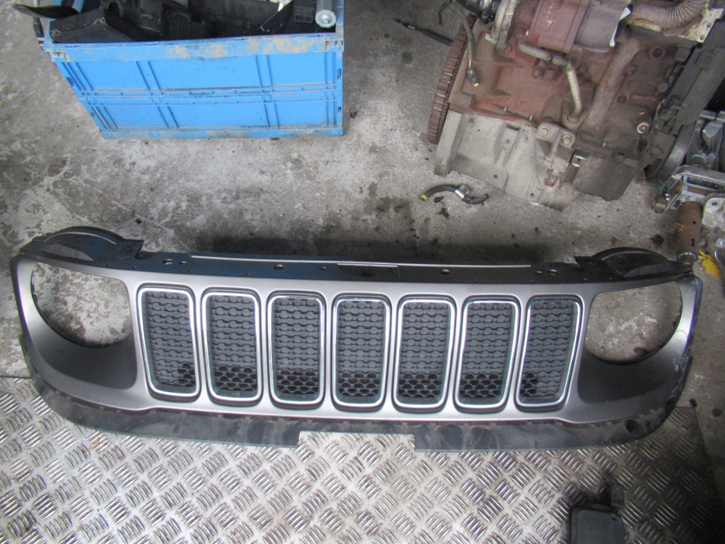 Jeep Renegade BU Kühlergrill FRONTGRILL Kühlergitter 521312643E - Thumbnail 1