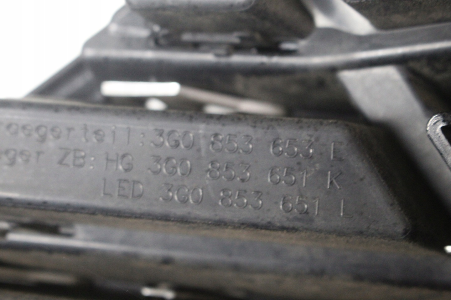 VW Passat B8 Kühlergrill FRONTGRILL Kühlergitter 83G085365 - Thumbnail 5
