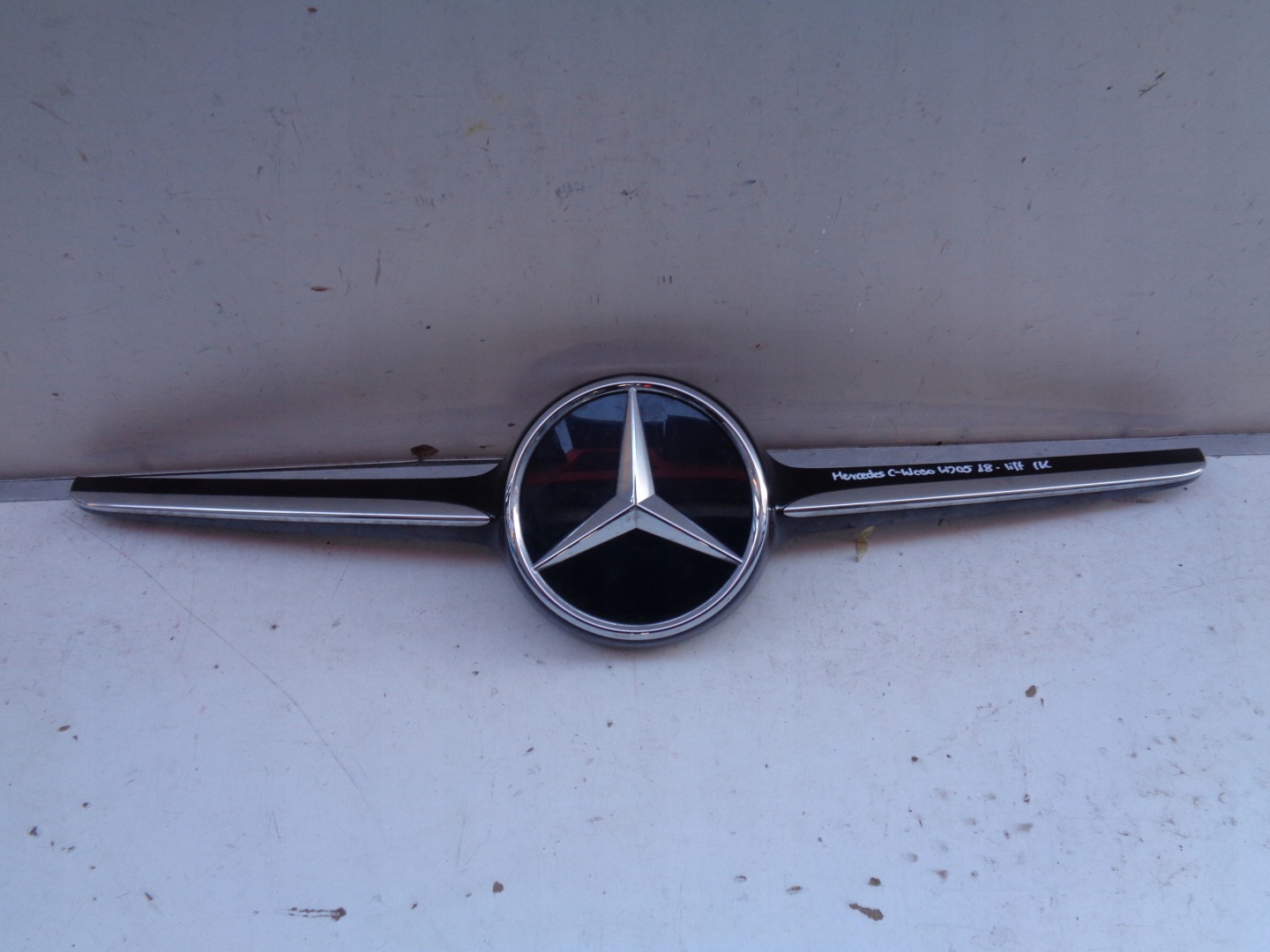 Mercedes-Benz C-Klasse W205 Kühlergrill FRONTGRILL Kühlergitter A2058881100 - Thumbnail 1