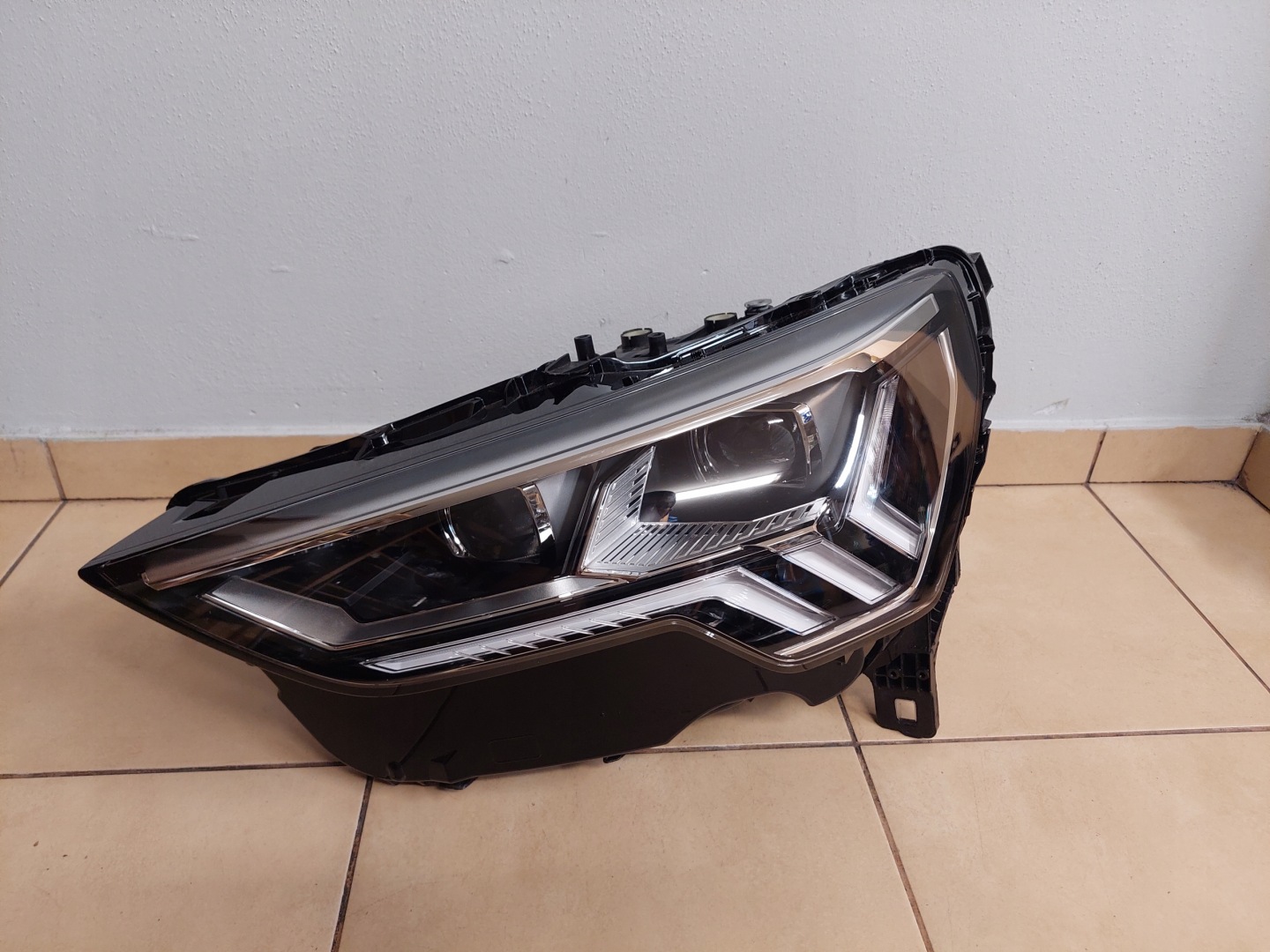 Frontscheinwerfer Audi Q3 83A941035N0 Matrix LED Links Scheinwerfer Headlight - Thumbnail 1