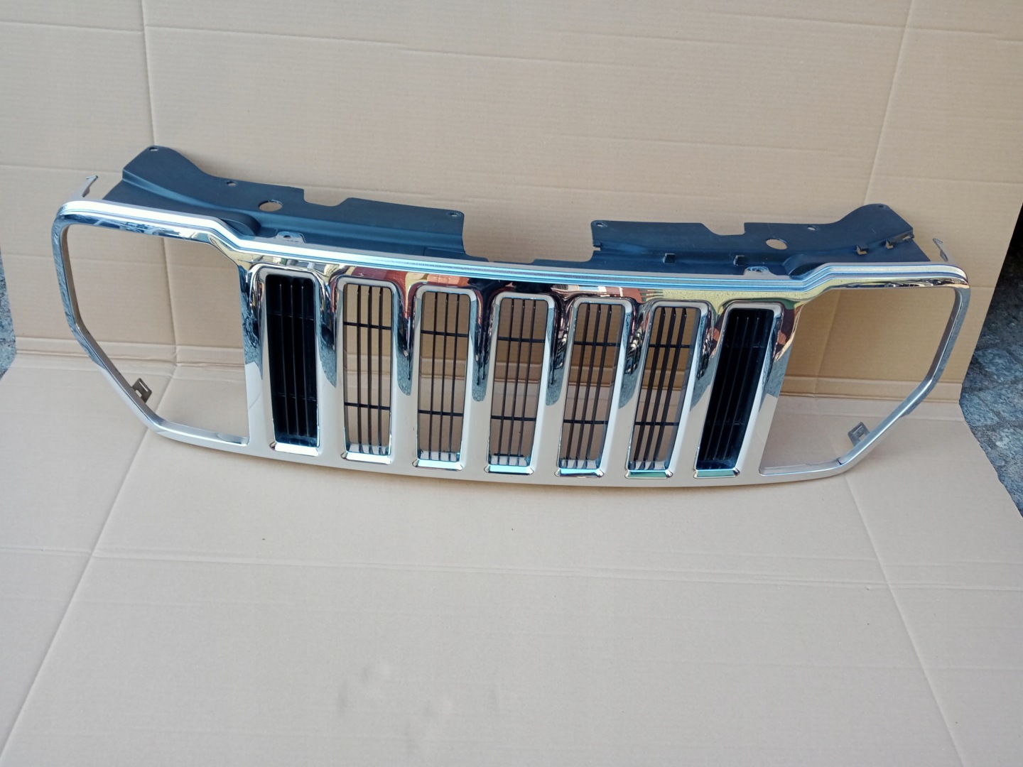 Jeep Cherokee KK Kühlergrill FRONTGRILL Kühlergitter 55157218AB - Thumbnail 2