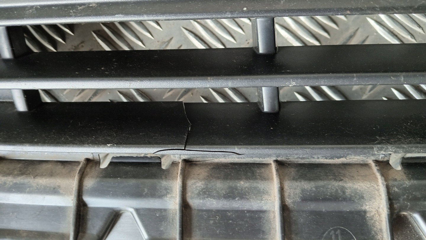 VW Crafter Kühlergrill FRONTGRILL Kühlergitter 7C0853767 - Thumbnail 9