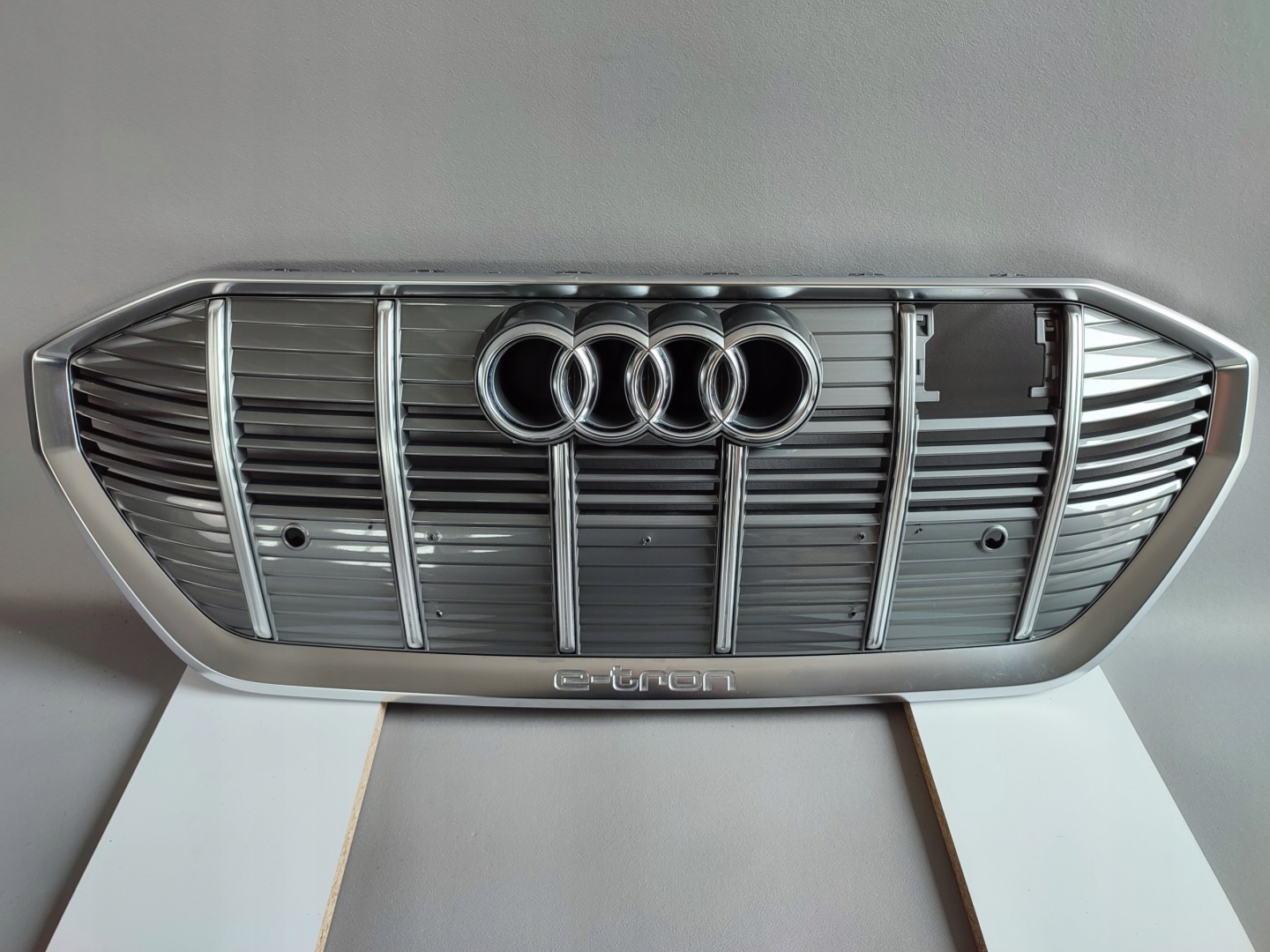 Audi e-tron Kühlergrill FRONTGRILL Kühlergitter 4KE853651KI - Thumbnail 1